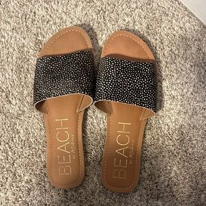 Beach by Matisse Black Speckled Slide Sandals with Tan Footbed